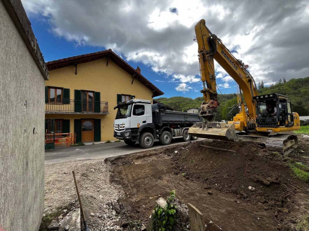 TPAF GIET ENTRAIN DE RÉALISER DES TRAVAUX PUBLICS À PROXIMITÉ DE RUMILLY